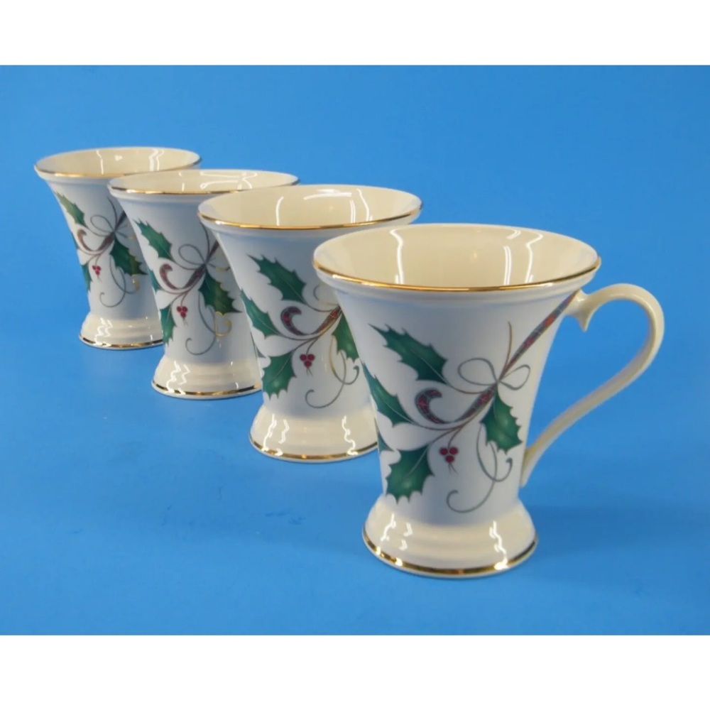 Set of 4 Holiday Nouveau Mugs
